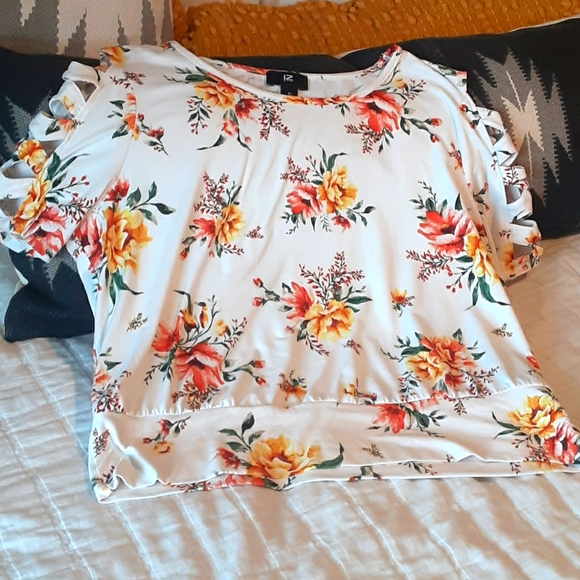 Floral shirt - Picture 1 of 4